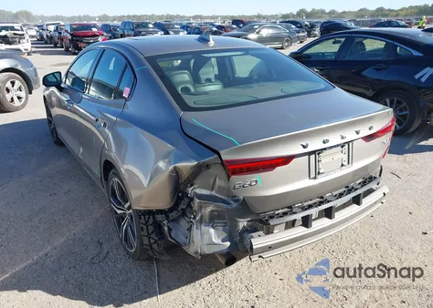 2019 Volvo S60 T6 R-Design из США, поврежденный, VIN 7JRA22TM1KG003428